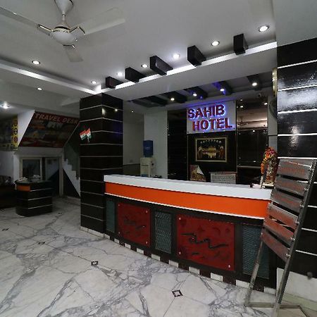Oyo 27823 Hotel Sahib Delhi  Buitenkant foto